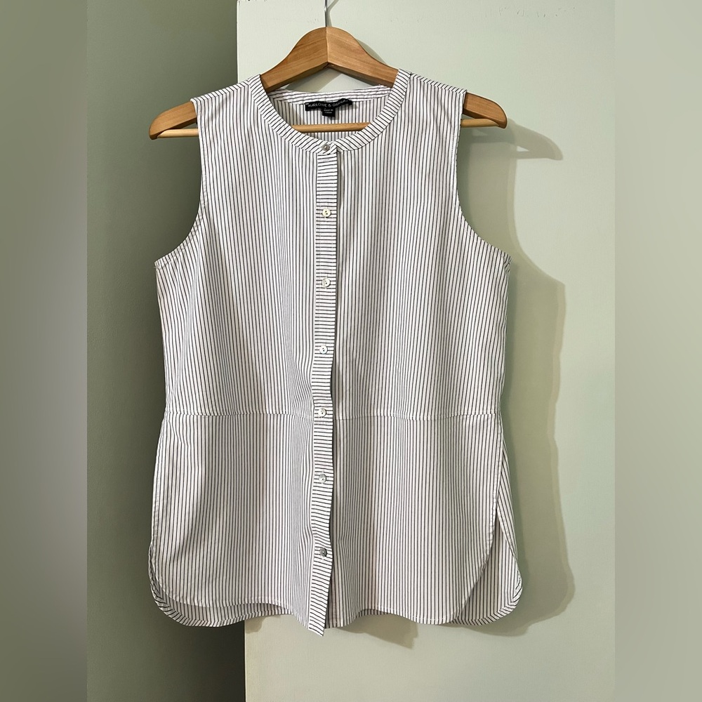 Harlowe & Graham 💯 cotton sleeveless button up white shirt with black stripes